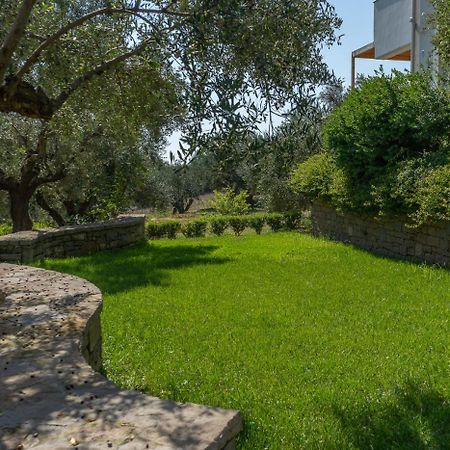 Abelia Luxurious Villas Finikounta Esterno foto