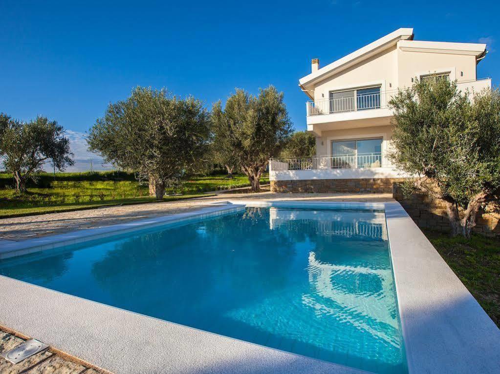 Abelia Luxurious Villas Finikounta Esterno foto