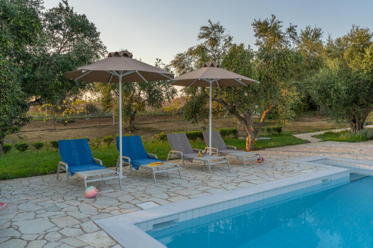 Abelia Luxurious Villas Finikounta Esterno foto