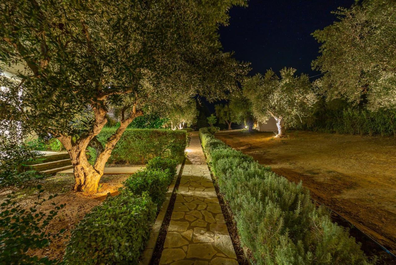 Abelia Luxurious Villas Finikounta Esterno foto